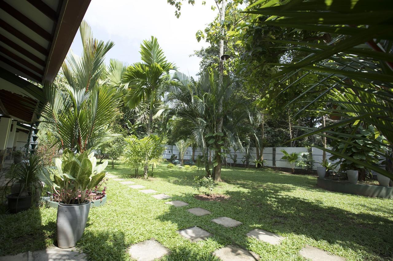 Avendra Garden Hotel Monaragala Exterior foto